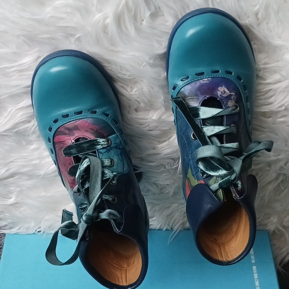 John Fluevog Investigator floral boots with velvet laces size